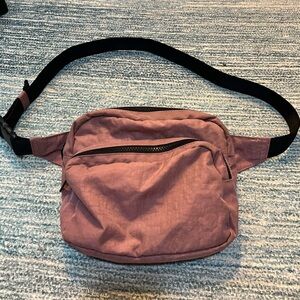BAGGU FANNYPACK CROSSBODY MAUVE